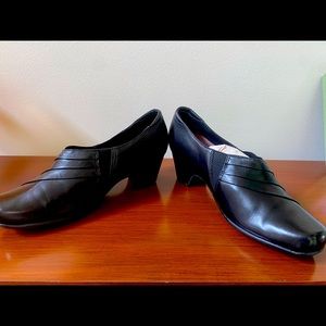 Black full leather Clarks shoes